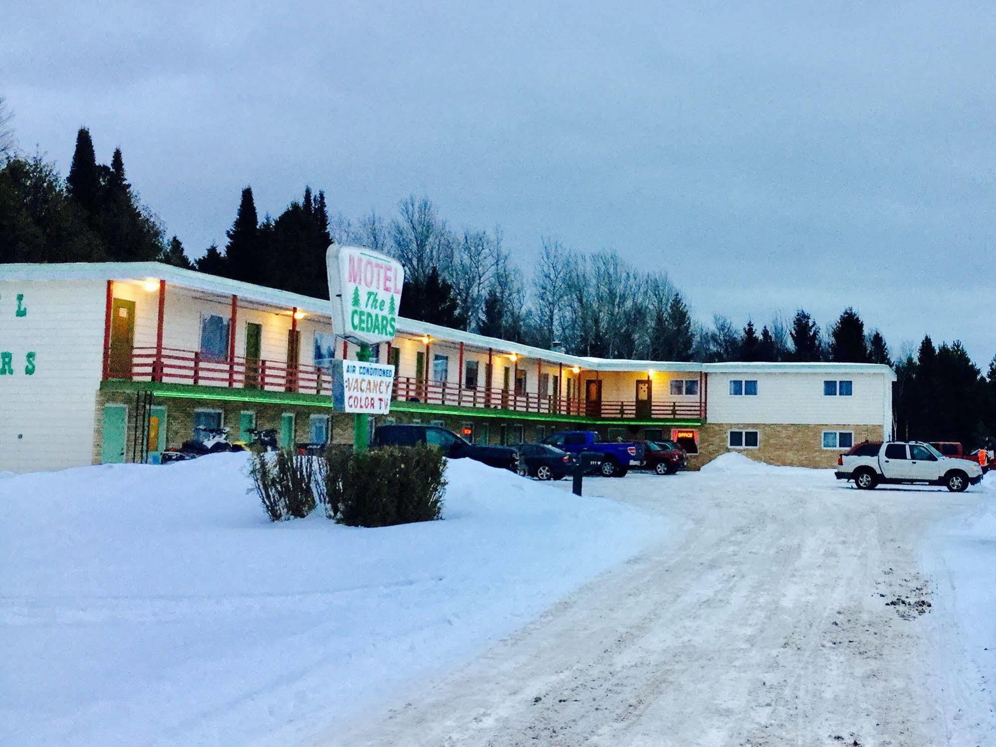 เดอะซีดาร์ส โมเทล Motel ไอรอนวูด ภายนอก รูปภาพ