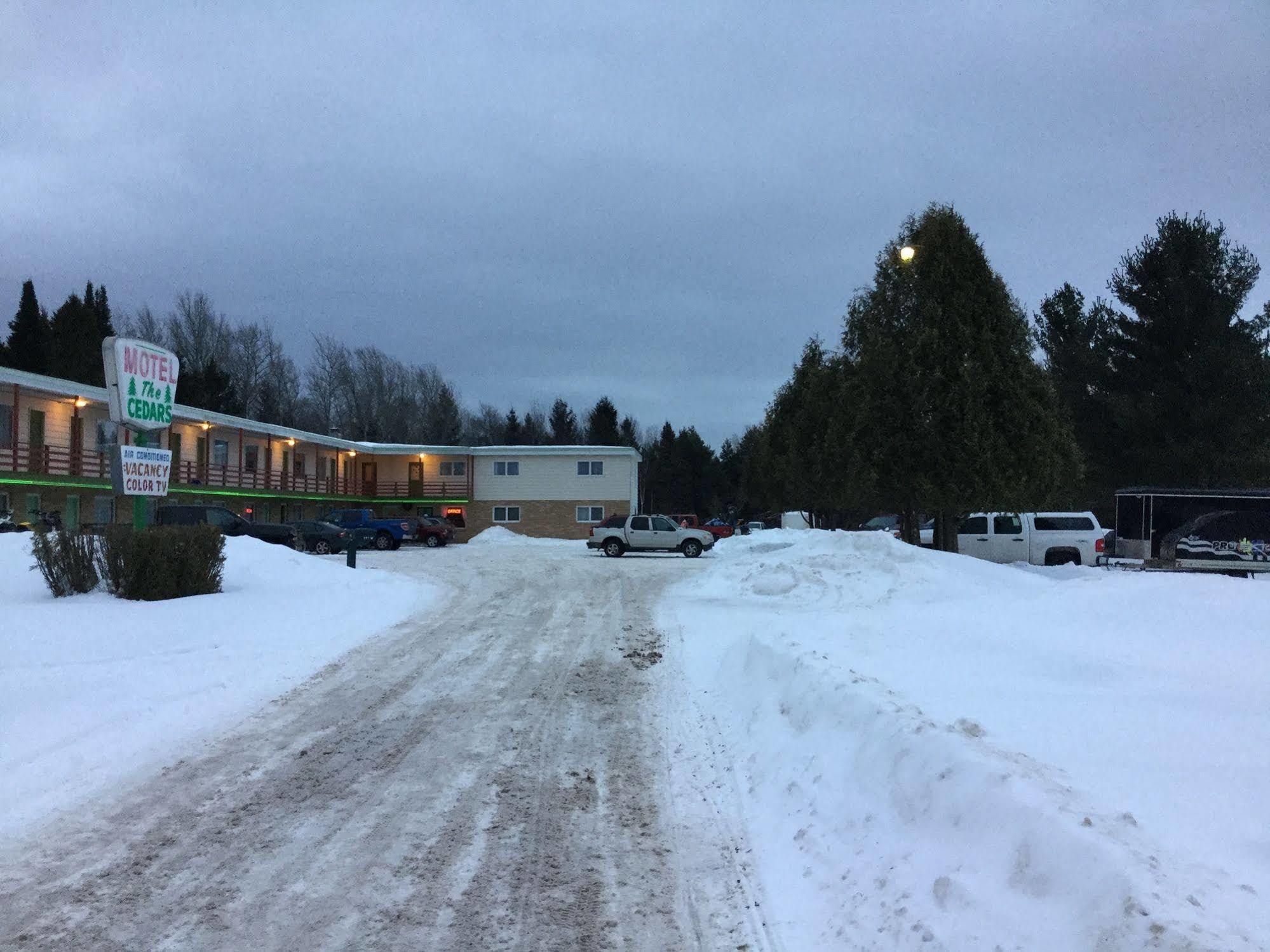เดอะซีดาร์ส โมเทล Motel ไอรอนวูด ภายนอก รูปภาพ