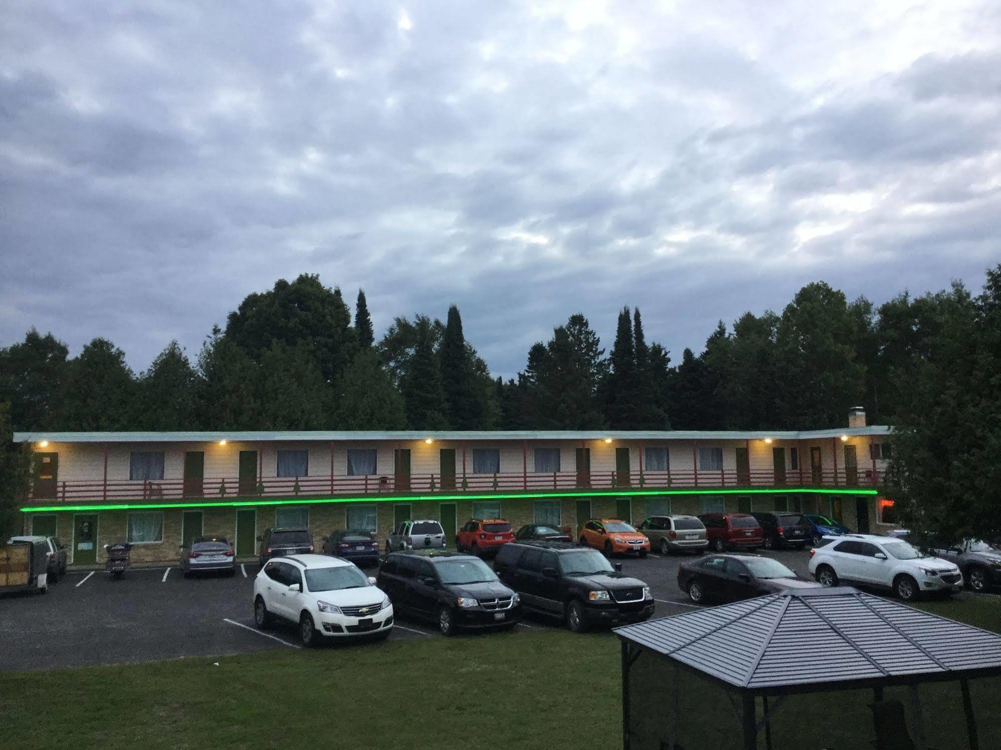 เดอะซีดาร์ส โมเทล Motel ไอรอนวูด ภายนอก รูปภาพ